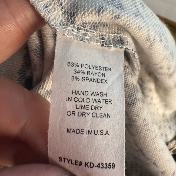 NWT Snakeskin Print Cream and Black Relaxed Graphic Short Sleeve T-Shirt - Picture 6 of 7